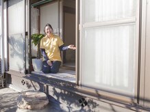 古民家ならではの縁側からどうぞ。