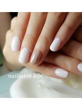 ネイルサロン ビビ(bibi)/女性らしさ際立つホワイトネイル