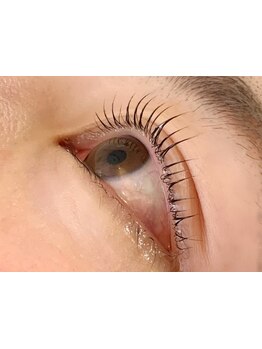 ナチュラル上品な目元にしたい