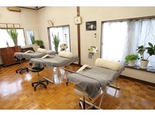 ミネラルを与えながら、手技のみで丁寧に老化角層を落とします