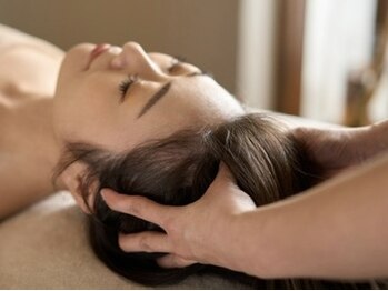 ニヒロ 戸越銀座店(nihilo)の写真/《眼精疲労・首肩こり緩和◎》深層部へ届く「極上ヘッド×深圧し整体」で、重い不調をスッキリ軽やかに！