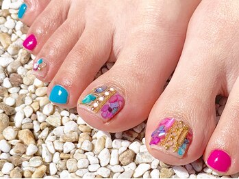 サロンドフォーエイチ(salon de 4H)の写真/周りに褒められる方多数☆トレンドを取り入れたデザインで、足元まで抜かりなく♪角質ケアとセットも◎