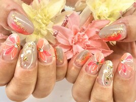 立和名/華やかフラワーネイル