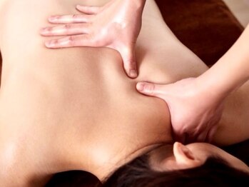 クリスタルミー 横須賀(Crystal me)の写真/全身のお疲れは背中から！人気ハイパーナイフで温めほぐし、深層筋肉リンパマッサージで体の奥から軽く♪