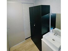 鍵付きロッカー完備☆洗面スペースには各種アメニティも◎