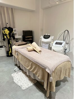 インフィニーズ(INFINEEZ)の写真/完全個室で行う贅沢リラクゼーション♪美容オイルで全身くまなくオールハンドでじっくりほぐします。