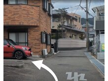 ブリティッシュロゼ/【車の場合２】約３ｍですぐ左折