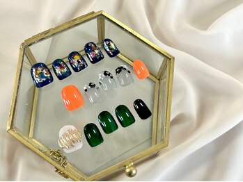 ローラポンポニー(Laura pomponnee)の写真/表参道のお洒落サロン♪繊細な手書きアートもお任せ下さい☆お洒落な大人からの支持率◎お洒落も爪先から★