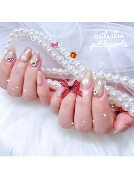 動く度に煌めく指先にうっとり♪