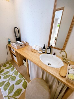 ヤコリッチ(YACORICH)/充実のパウダールーム　1