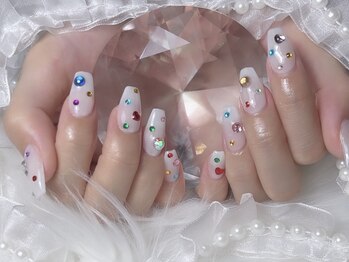 きらきらビジューネイル