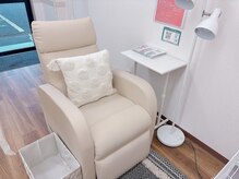 リッシュネイル 新百合ヶ丘店(riche nail)の雰囲気（フット席はふかふかのソファで施術♪嬉しいフットバスサービス★）