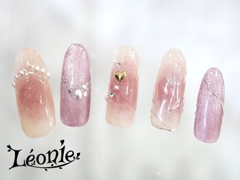 レオニー(Leonie)/ゴージャスチークネイル