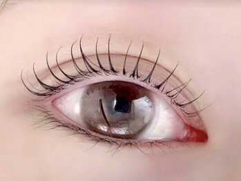 ケイトステージラッシュ 池袋店の写真/SNSで話題のまつ毛パーマ《パリジェンヌラッシュ》で上向きまつ毛をキープ♪多種多様のデザインにも対応◎