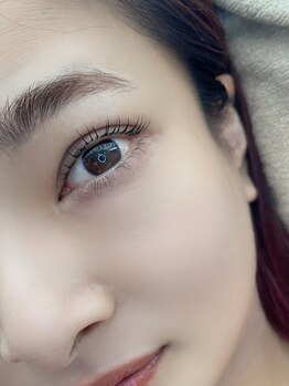 イソ(iso.)/ナチュラルな目元に。