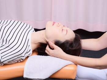 新リンパサロン 大阪の写真/［整体40年の歴史］首こり・ストレートネックにも◎詰まった老廃物を無理なく排出促進し可動域、痛みに◎