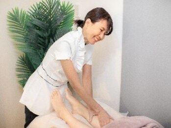 ブリティッシュロゼ/ふくらはぎを丁寧に揉みほぐし