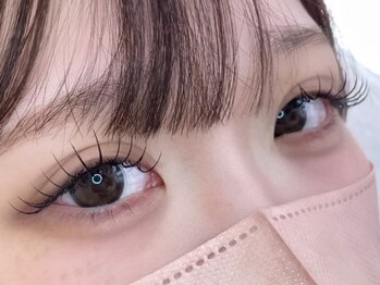 アネラ(ANELA)の写真/【フラットラッシュ¥4480～3Dボリュームラッシュ¥5480～】上向きのくるんとしたまつ毛で印象◎垢抜け顔に♪