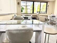ケリーネイル(kelly nail.)の雰囲気（灰色を貴重とした大人っぽ空間でご用意しております♪）