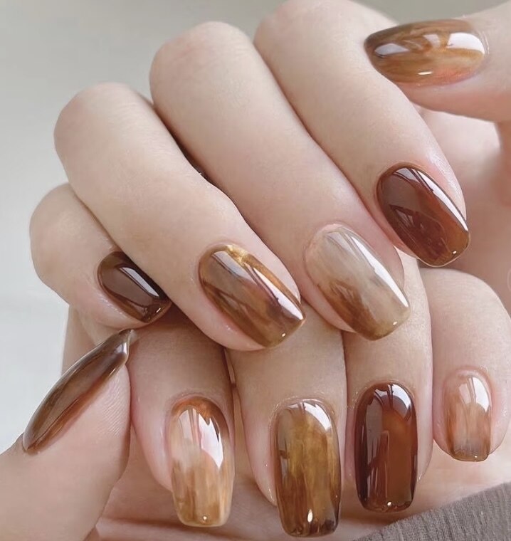 2025年-2026年冬トレンド】ニュアンス オレンジのネイルデザイン集