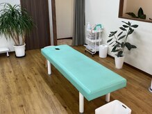 別府つるみ整骨院の雰囲気(カフェスタイルな院内♪)