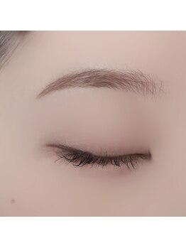 ユニラッシュ 札幌大通店の写真/初めての方にもおすすめ！ハリウッドブロウリフトの施術も受けられます！毛流れを整え、立体感のある眉へ！