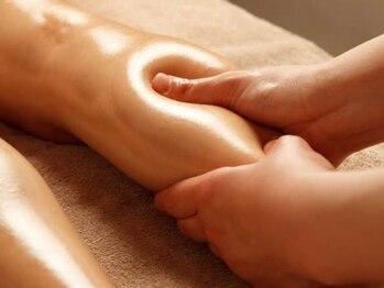 サードプレイス 横浜の写真/骨盤から足のむくみを解消し、重い足をすっきり軽やかに♪《優しいアロマリンパ&整体150分¥12000》