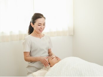 リボーン アオヤマ(Re-born aoyama)の写真/凝り固まった頭皮と身体に癒しのヘッド、ボディーマッサージで心身を整える。