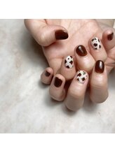エムネイル(emu.nail)/牛柄ネイル