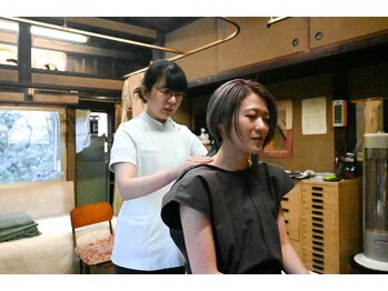 中村温灸院/肩の状態把握