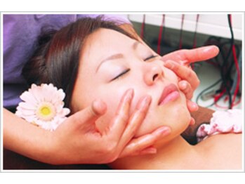 シャイニング ジェイ(Shining J)/ヘッド~デコルテまでマッサージ