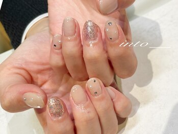 ネイルサロン イントゥ(into_)/ベージュ ストーン ラメ