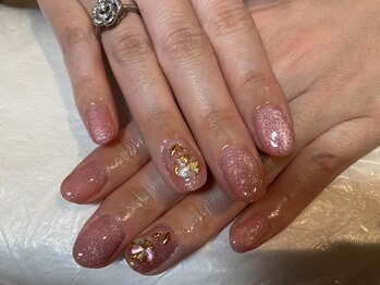 ネイルサロン フェリス(nail salon Feliz)の写真/肌馴染み良いカラー多数！【ジェル◆ワンカラー・ラメグラ¥4400/カラグラ・フレンチ¥5500/アート2本¥6500】