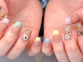 カラフルストーンフラワーネイル