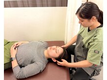 ドクタースマイル バイ カラダカイカク 本通り店(Dr.Smile)の雰囲気（小顔矯正では顔だけでなく、首周りからアプローチしていきます。）