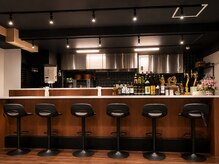 はまれあ 関内の雰囲気（バーカウンターのあるドライヘッドスパ専門店）