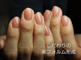 シンプルでも魅せる指先