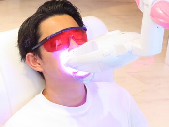 エクシアホワイトニング たまプラーザ店の写真/メンズのお客様に人気★ホワイトニングで輝く白い歯で好印象&清潔感UP!口臭・菌予防も◎初めての方も大歓迎