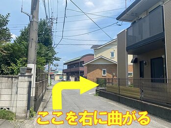 ダンディスター 前橋店/アパートの先を右に曲がる