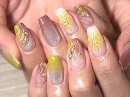 キラキラぷっくりネイル