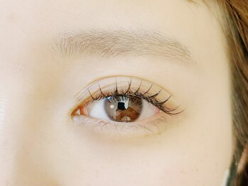 レヴィア(Levia)の写真/最高級セーブルラッシュ/軽量&持続力のフラットラッシュ/自まつげ派はパリジェンヌラッシュリフトもご用意