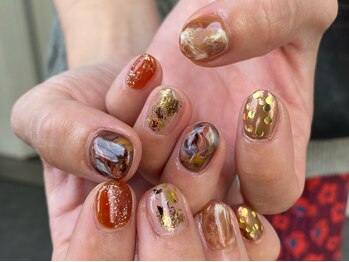 カーティシーネイルズ(curtisii NAILS)/ブラウンゴールド