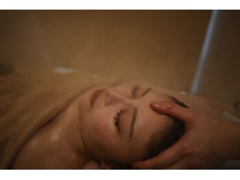 ヘッドスパ専門 アーユルヴェーダスリランカ/全メニューにアロマスチーム込み