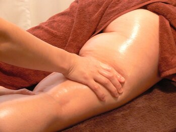 ブレス/【オイル施術】太もも1