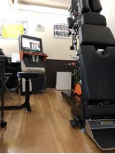 薮下整骨院 本厚木院/施術で使用するベット