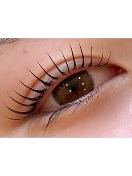 ナチュラル上品な目元にしたい