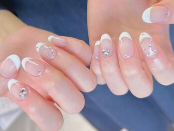アイ アンド ネイル ロカヒ(Eye & nail LOKAHI)/白フレンチ