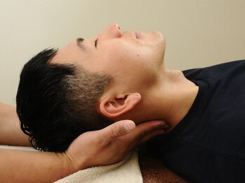 はりきゅう整骨院 健志/首の歪みをチェック!!