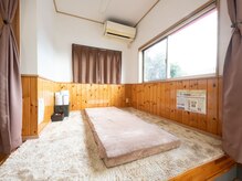 カイロプラクティック整体 松村の雰囲気（日当たりの良いリラックス施術室。施術着シーツ柔軟剤不使用◎）