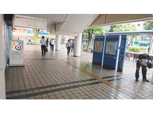 ブランドニュウアイズ(BRAND NEW EYES.)/【道案内】階段を降り左に出ます